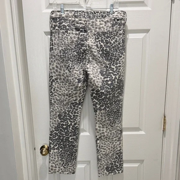 MOTHER Leopard-Print Skinny Jeans in Gray and White - Picture 7 of 11